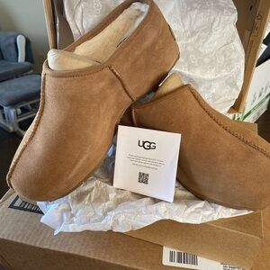 NWT UGG Cottage Suede Clogs